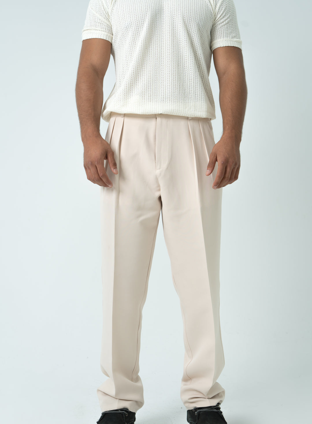 Beige pleated pants