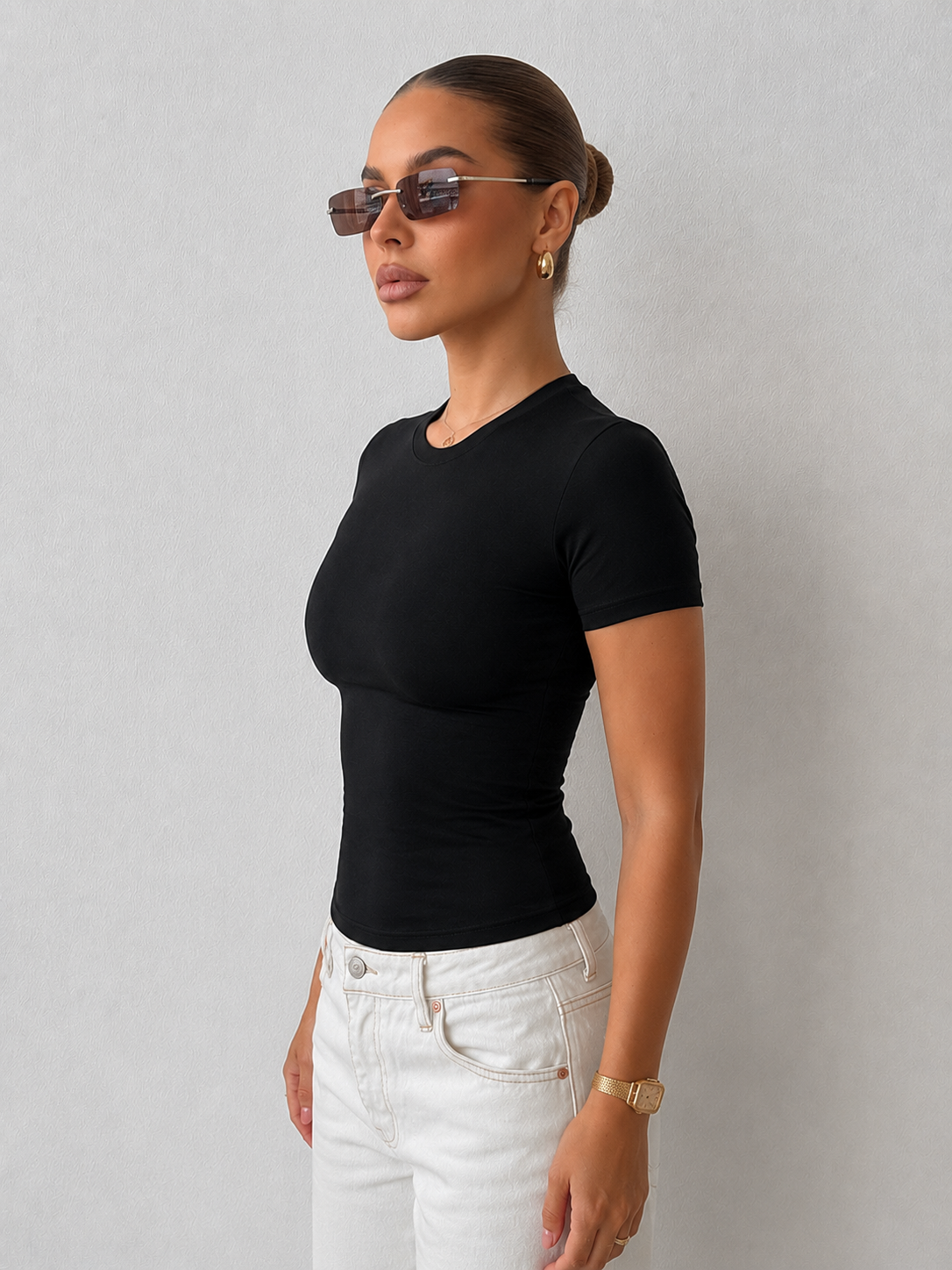 Contour Tee in black
